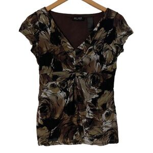 Brown Axcess blouse with black flower designs on front and back
Women size: M🤎